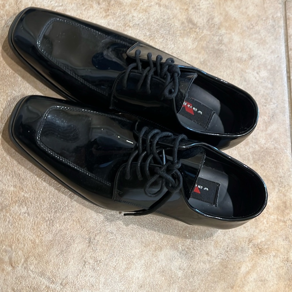 Vangelo 7 medium Boys tuxedo shoes lace up in great condition